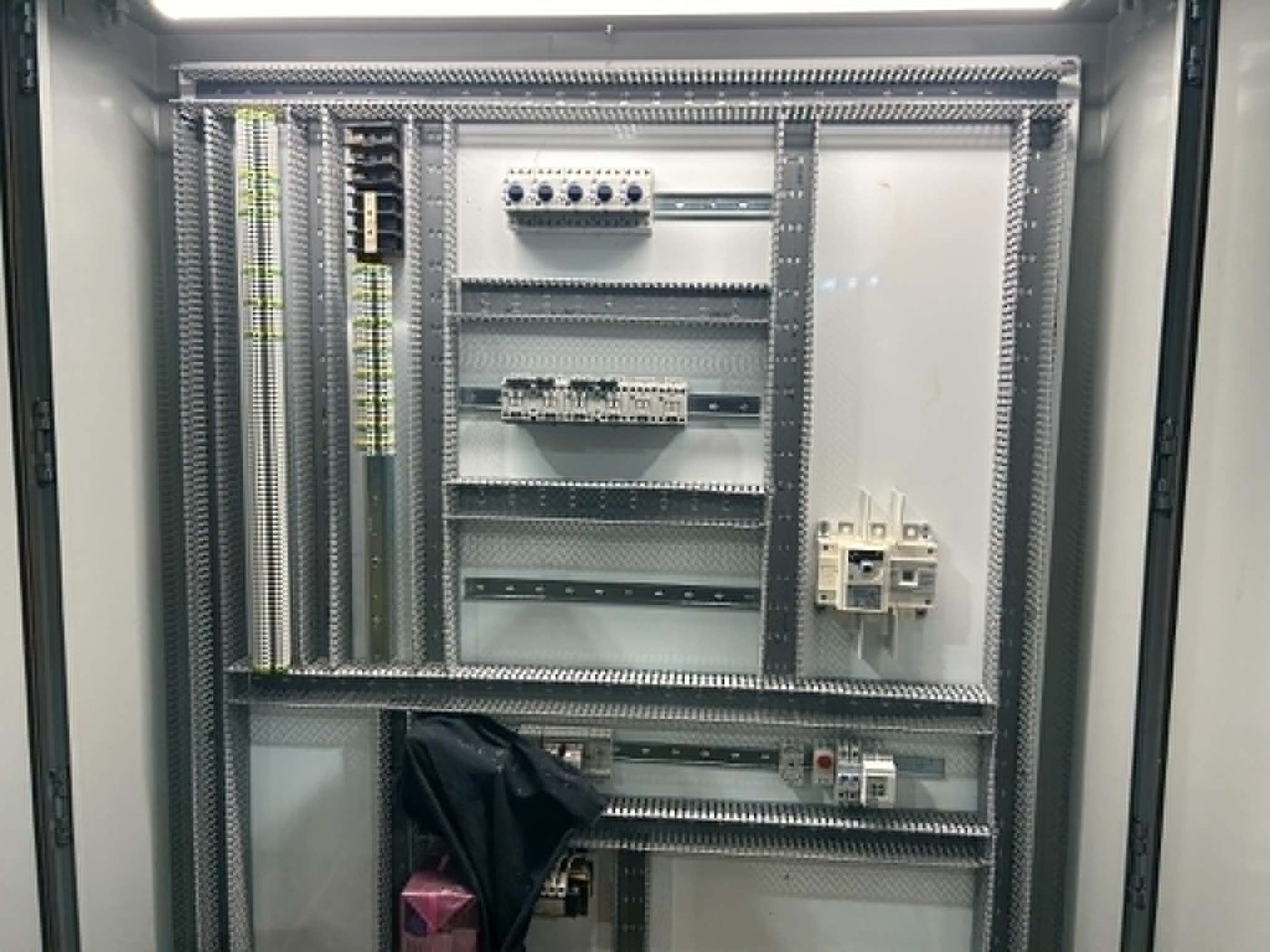 Armoire de contrôle Montage soigné